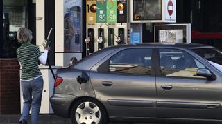 Las gasolineras 'low cost' meten presión a las grandes petroleras tras el recorte de sus descuentos