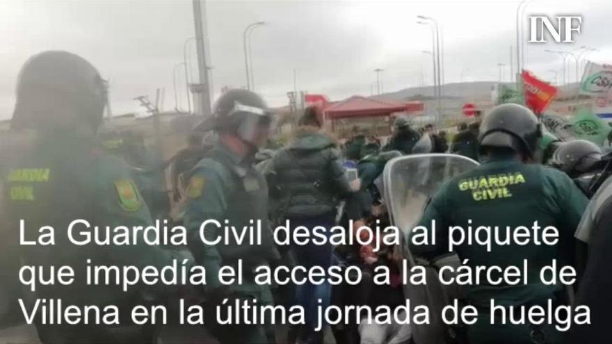 La Guardia Civil desaloja al piquete que impedía el acceso a la cárcel de Villena