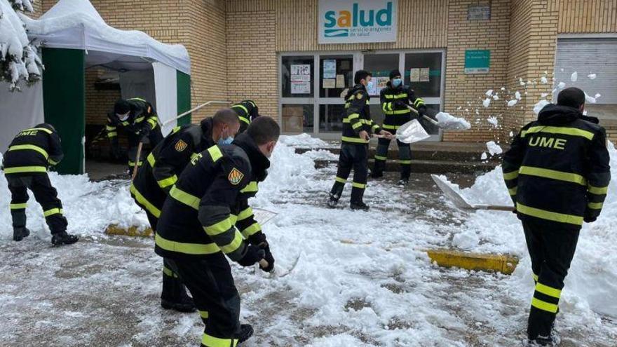 La UME ya actúa en Daroca y Castellote por el temporal de nieve