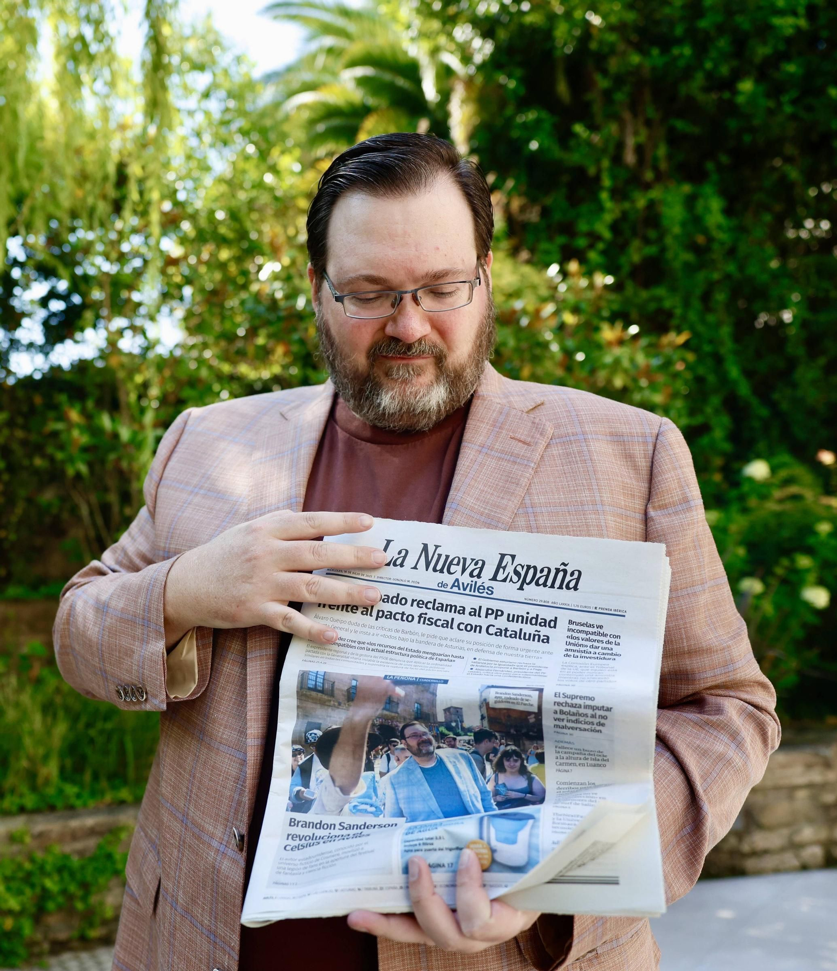 EN IMÁGENES: Brandon Sanderson desata la locura en su segundo día en Avilés
