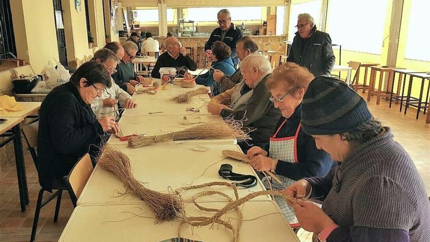 Talleres para transmitir el arte de trabajar el esparto