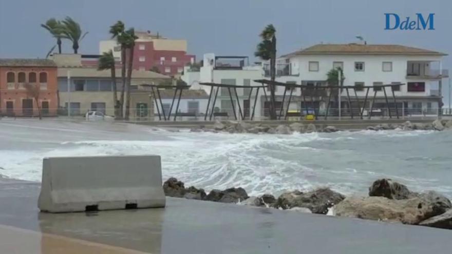 Sturm "Ana" setzt mit hohen Wellen Mallorca zu