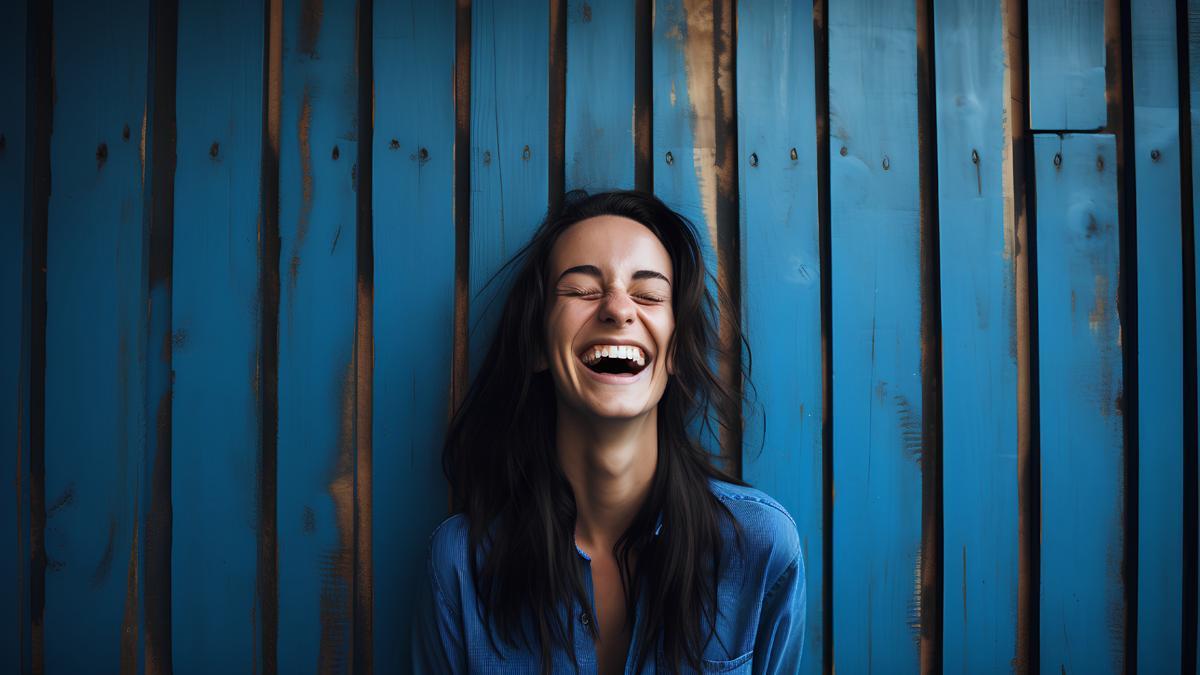 Una mujer alegre