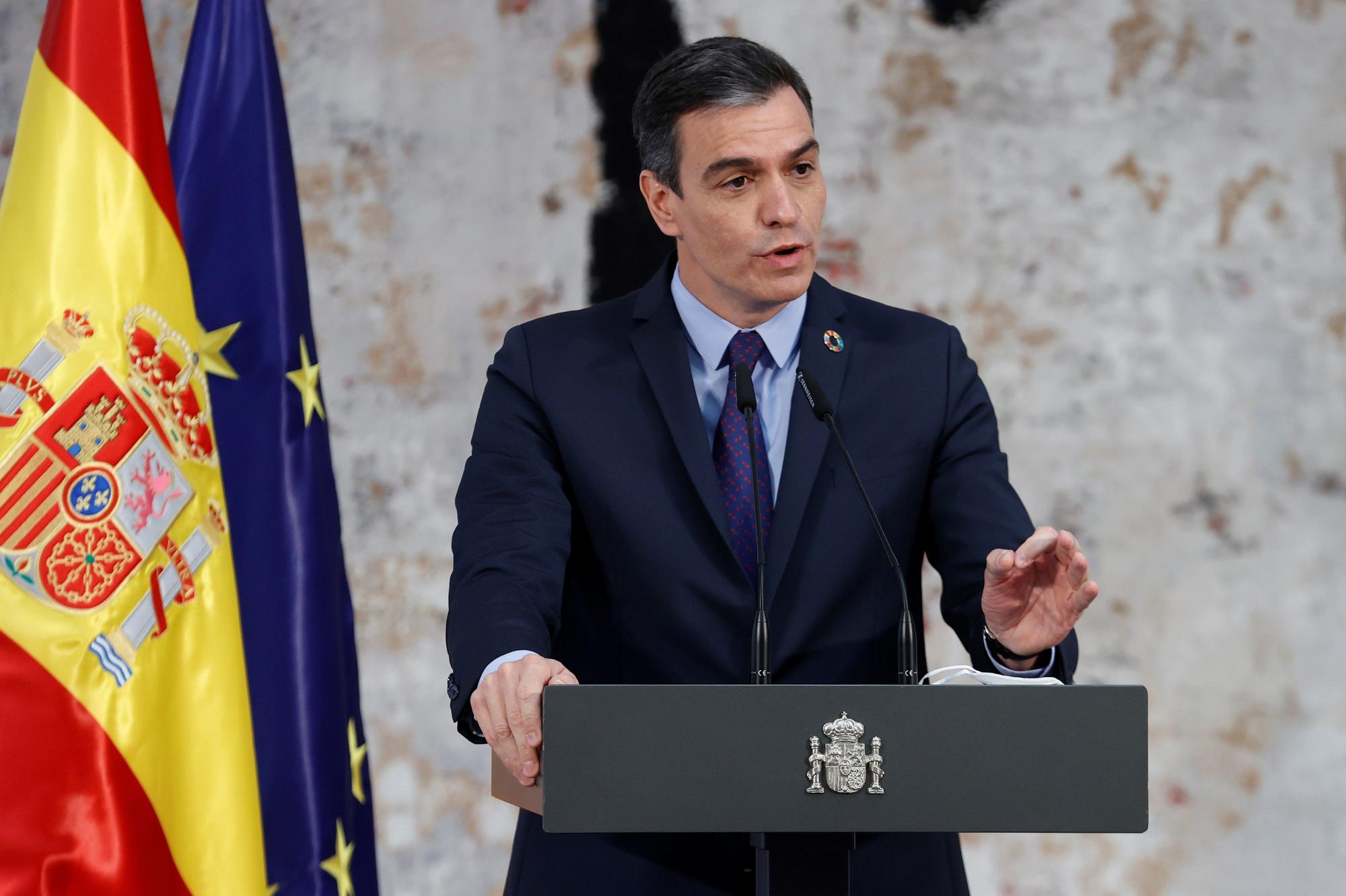 El presidente del Gobierno, Pedro Sánchez, durante el acto en la Moncloa con motivo de la modificación del artículo 49 de la Constitución, este 13 de mayo de 2021.