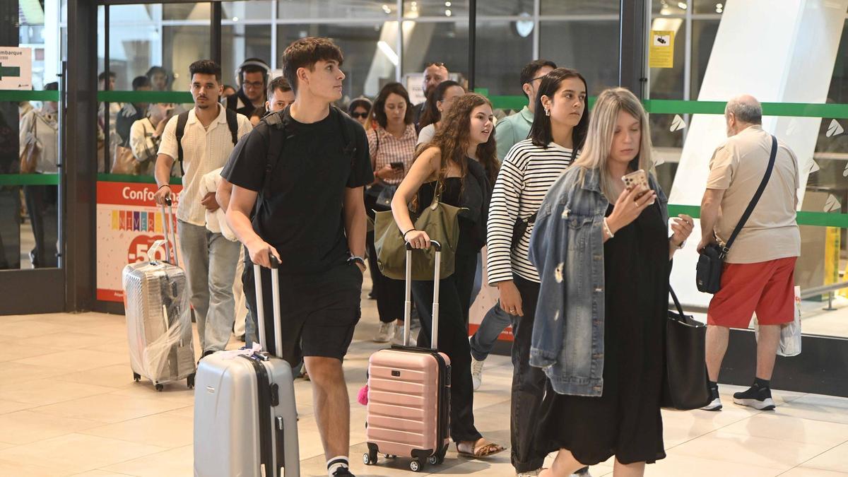Estación de Vialia en el primer fin de semana de desplazamientos de universitarios.