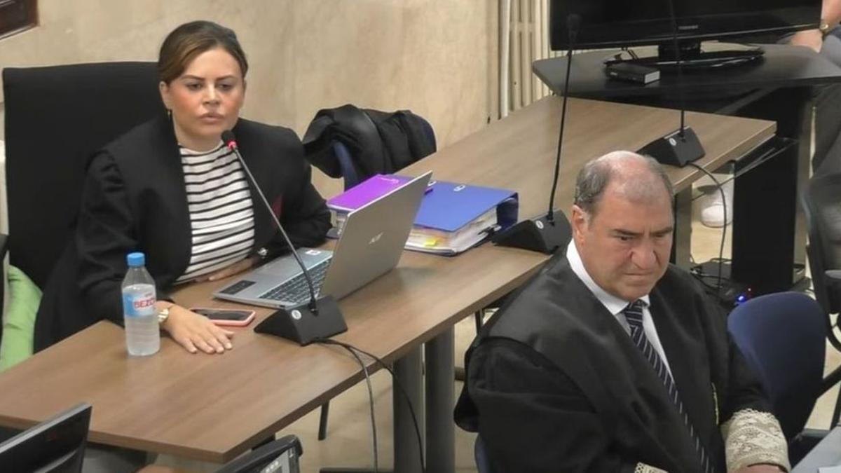 La abogada Teresa Bueyes y el fiscal Juan Carrau, durante el juicio por el caso Cursach.