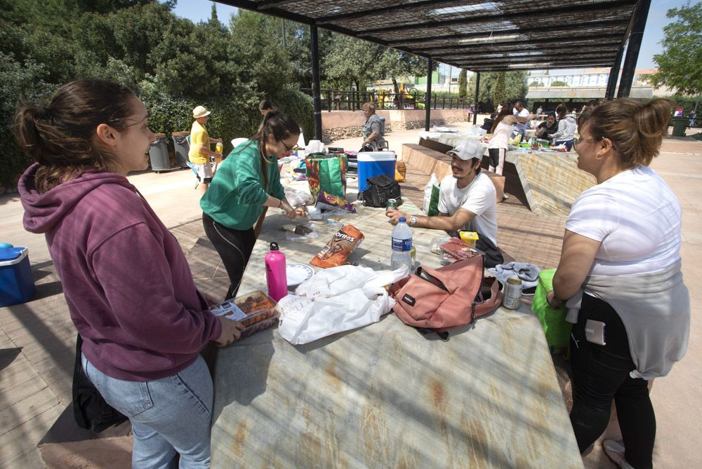 Lunes de Pascua en las zonas de ocio de Camp de Morvedre.