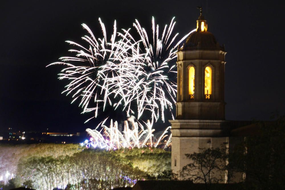 El castell de focs de Sant Jordi a Girona