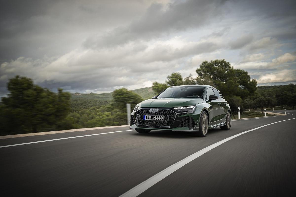 Si estás pensando en comprar un Audi RS3 podrás ir gratis a la Fórmula 1