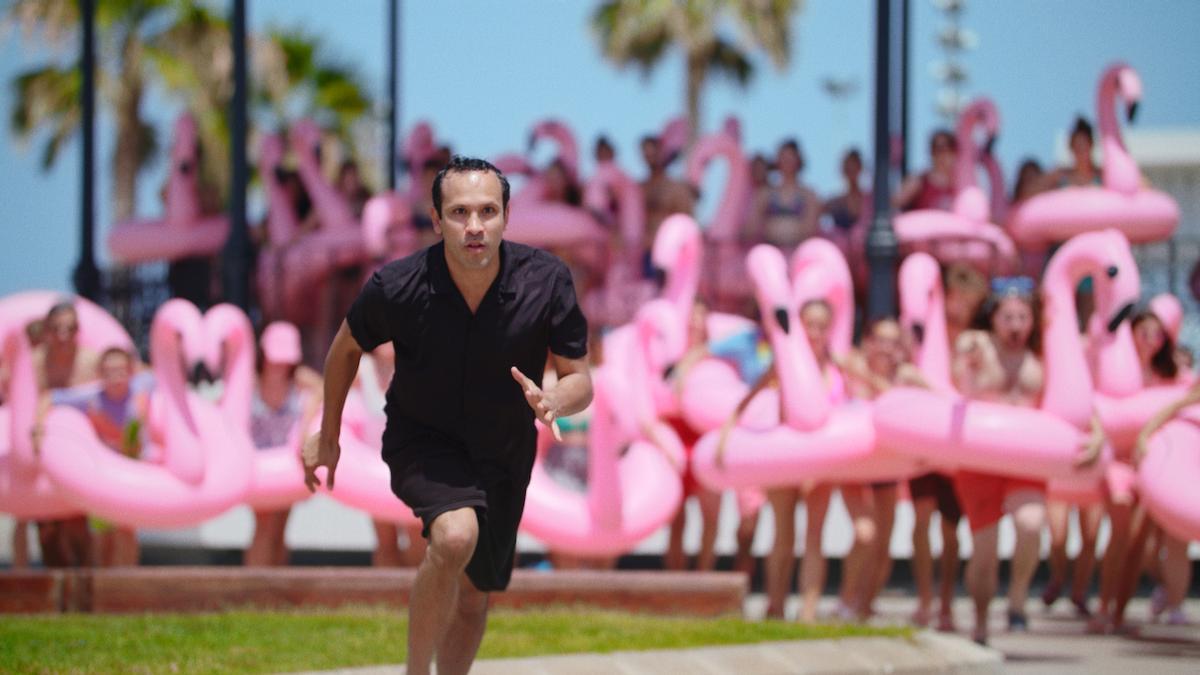 Fotograma del documental &#039;The mystery of the pink flamingo&#039;, del valenciano Javier Polo.