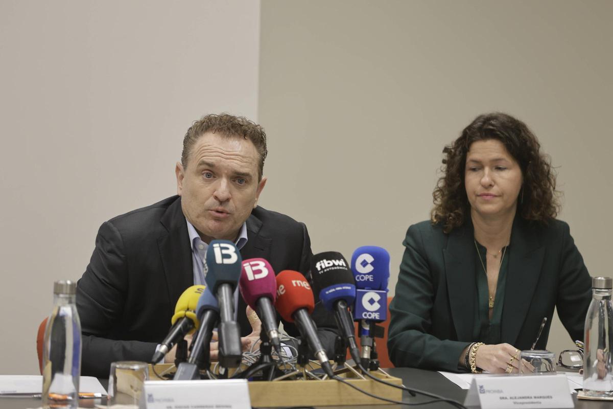 La vicepresidenta d elos promotores, Alejandra Marqués, junto al presidente Oscar Carreras