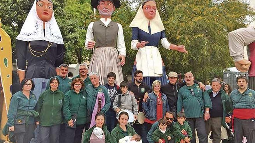 Miembros de la ´colla de geganters´ de sa Pobla.