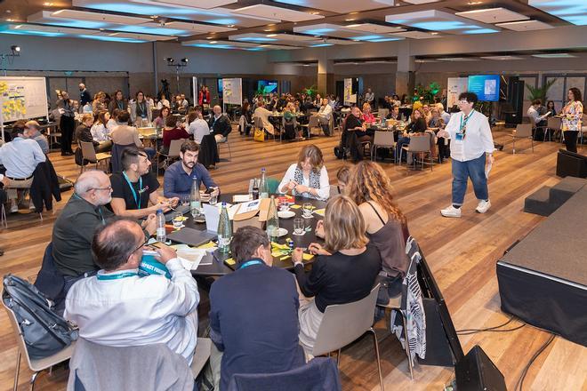 Объединяются для решения проблемы доступного жилья в Каталонии