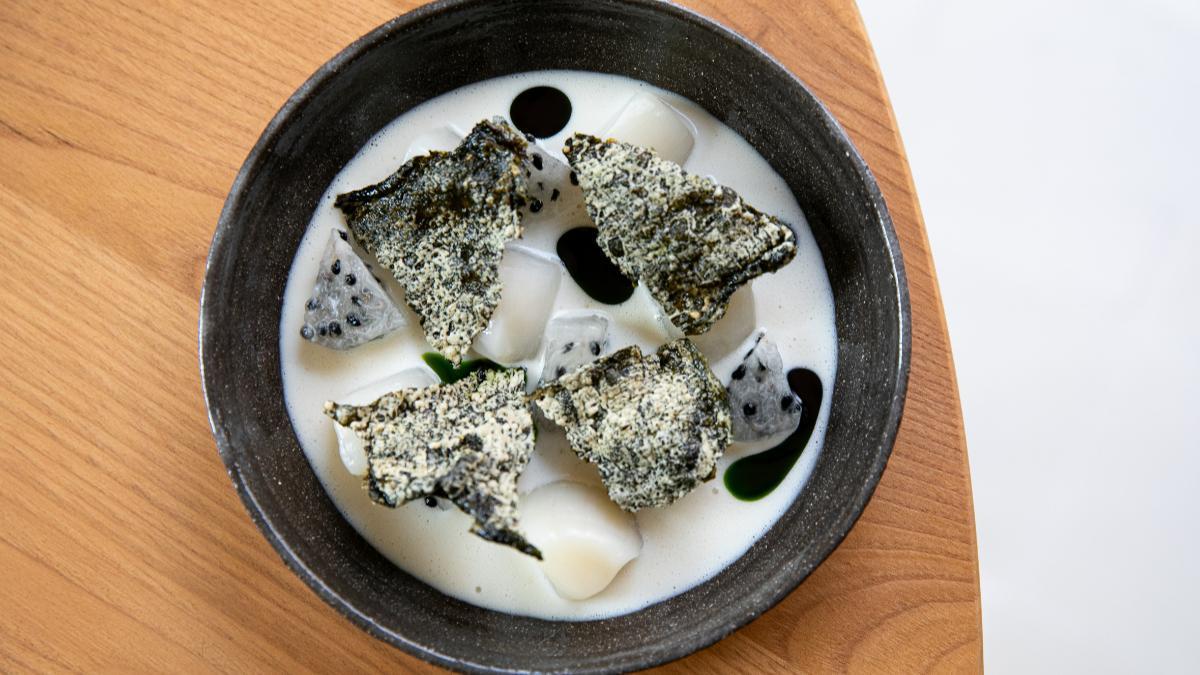 Uno de los platos que formarán parte del encuentro entre Llama Inn y Siete, dos cocinas peruanas que se cruzan en Madrid desde la técnica, el producto y la contemporaneidad.