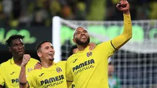 El Villarreal golea al Espanyol y sigue vivo en la lucha por la Champions