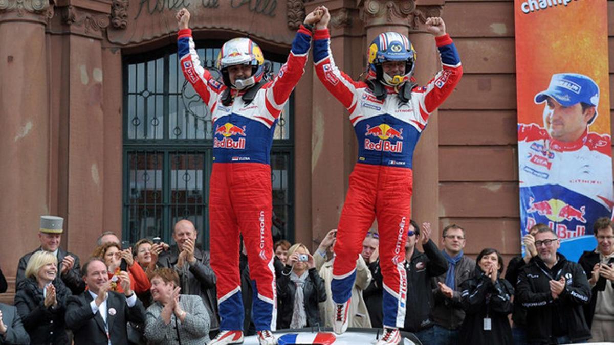 Loeb y su copiloto, Daniel Elena, festejaron su título