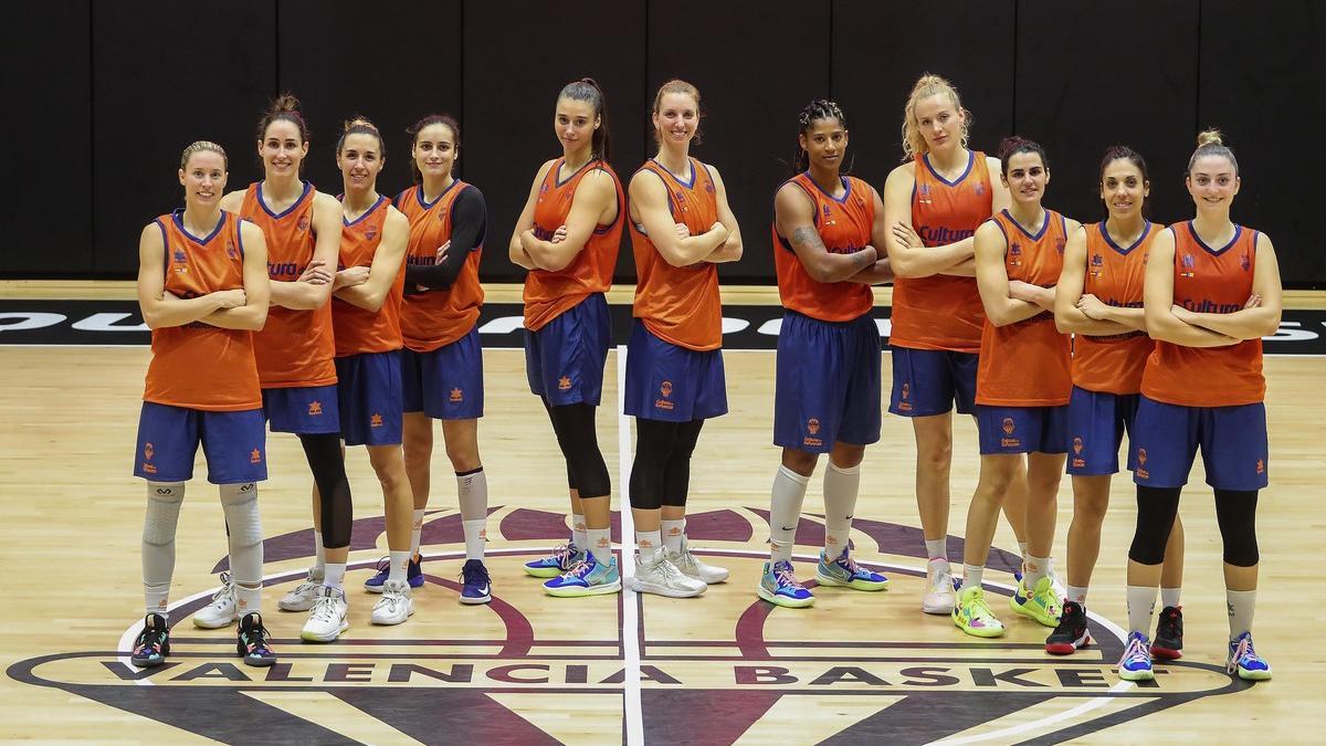 Las chicas del Valencia Basket posan para SUPER en la previa de la gran final