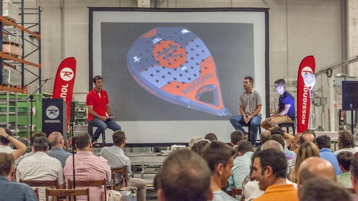 Momento de la presentación de las palas de pádel Rossignol en la fábrica de Artés