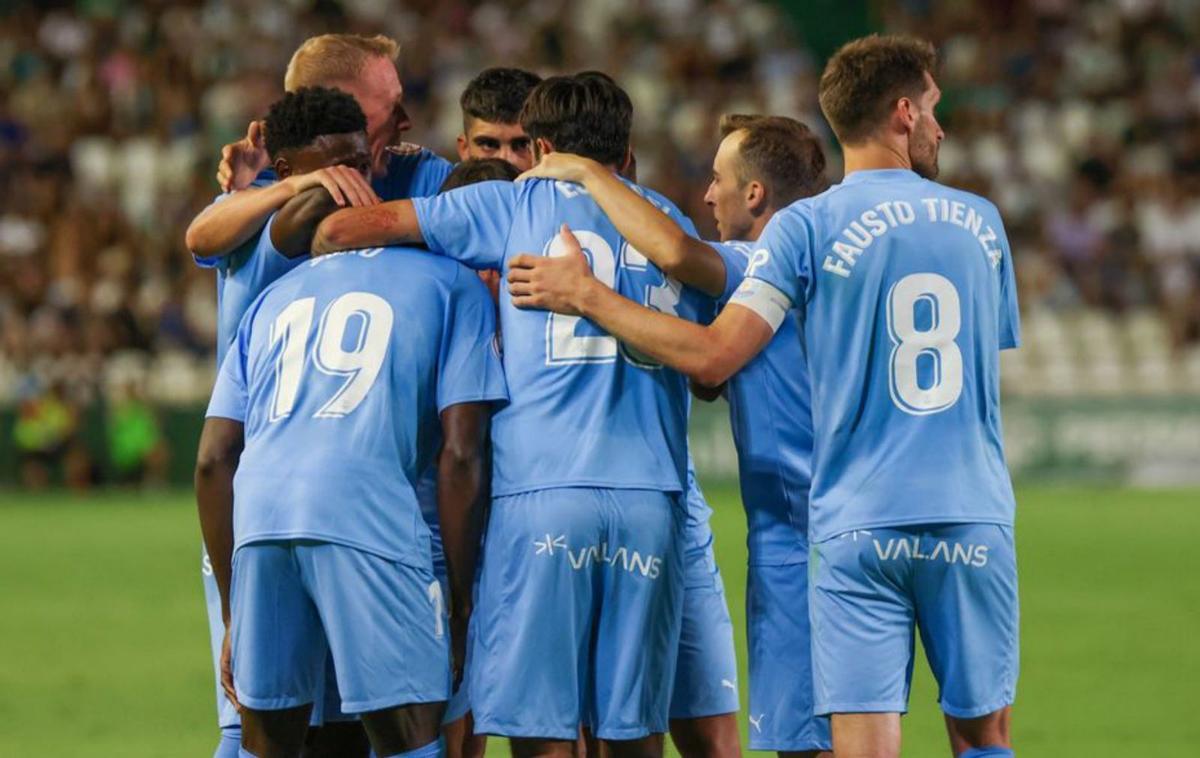 Los jugadores de la UD Ibiza celebran uno de los goles. | UDI