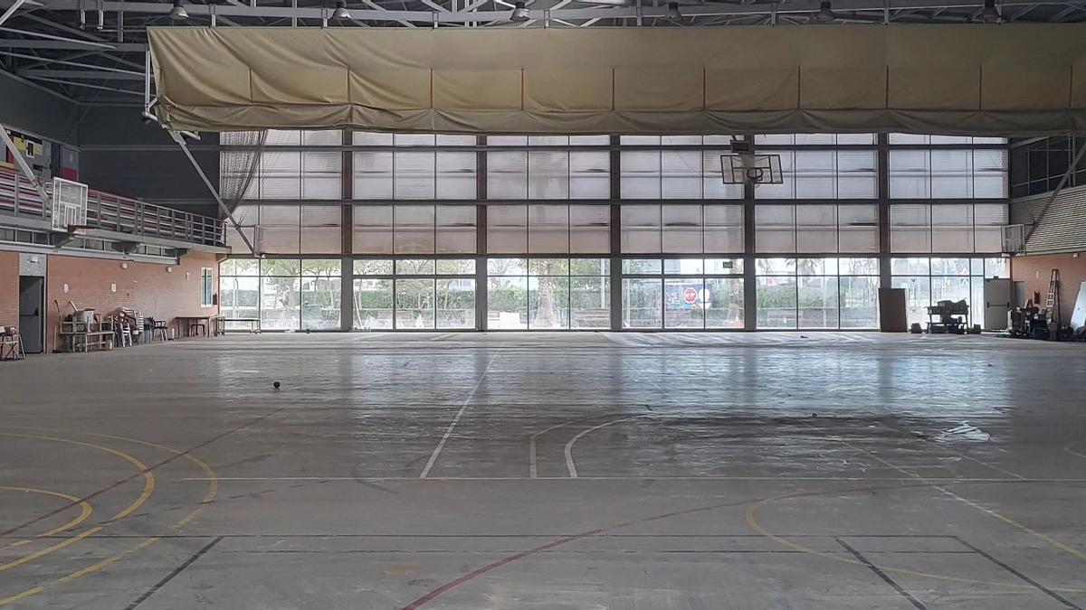 El pabellón sigue con las instalaciones sucias.