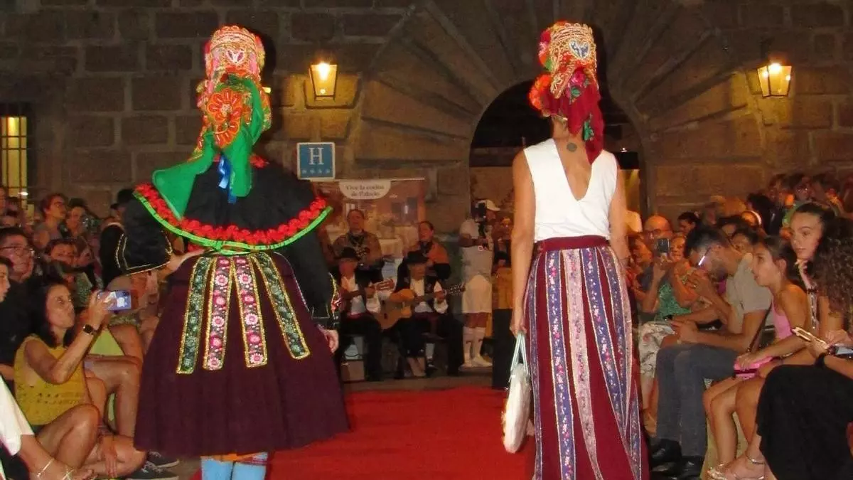 Arranca el Martes Mayor de Plasencia con Dasoul, moda extremeña y artesanía