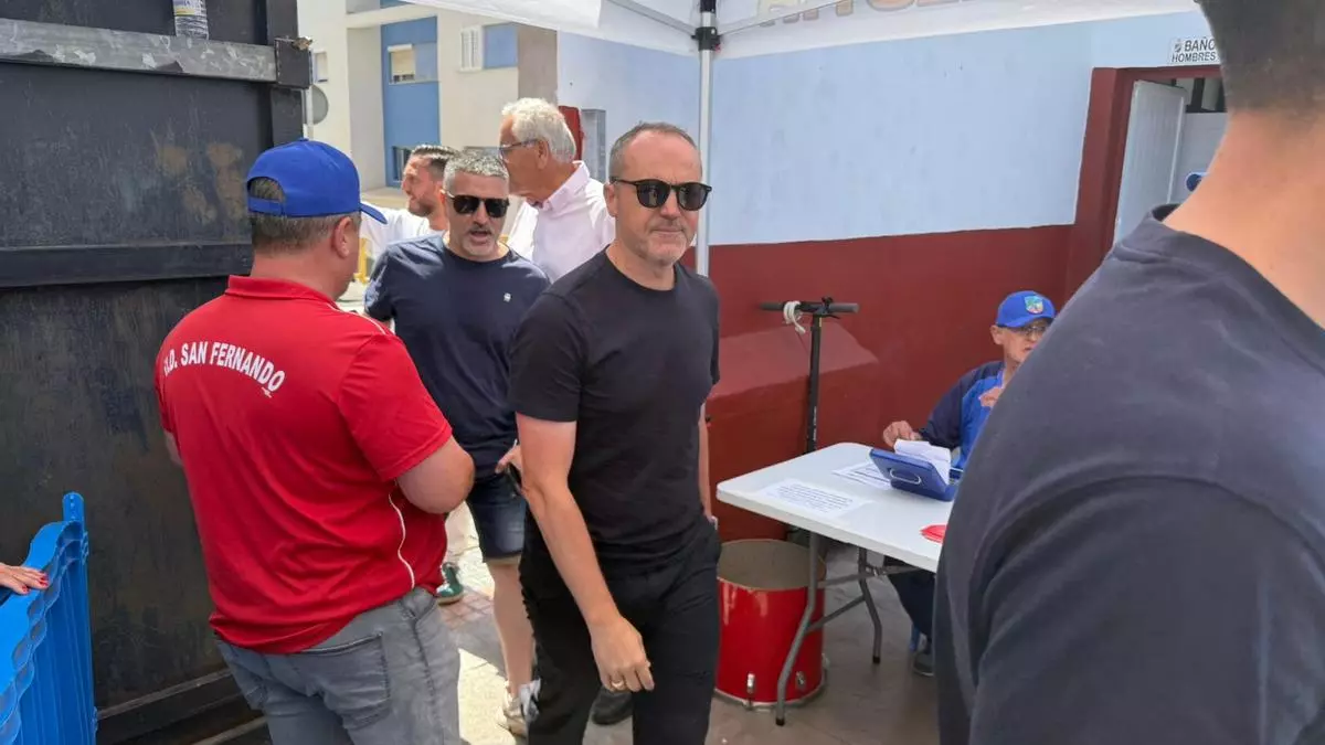 Invitados especiales en el San Fernando-Girona B con Pimienta a la cabeza