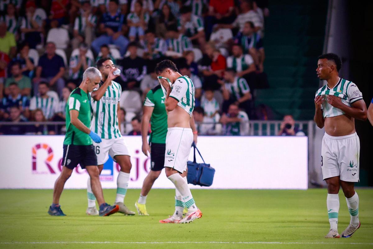 Ignasi Vilarrasa, llevándose la camiseta al rostro en un encuentro de esta temporada.