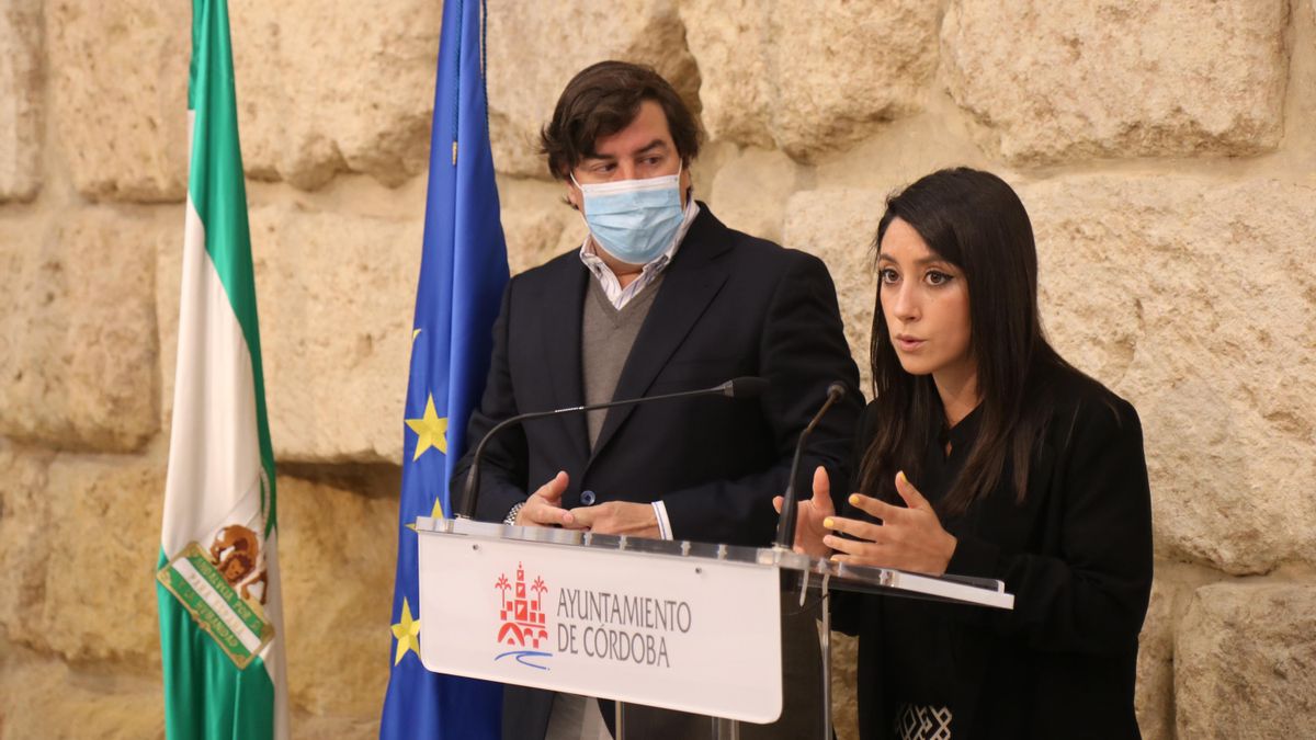 Jesús Coca y Cintia Bustos presentan la iniciativa.