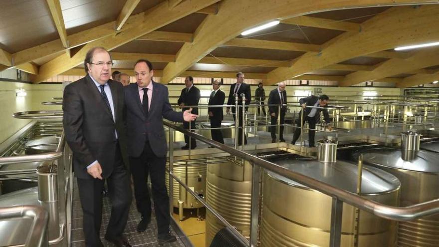 Herrera inaugura la ampliación de las instalaciones de Bodegas Protos.