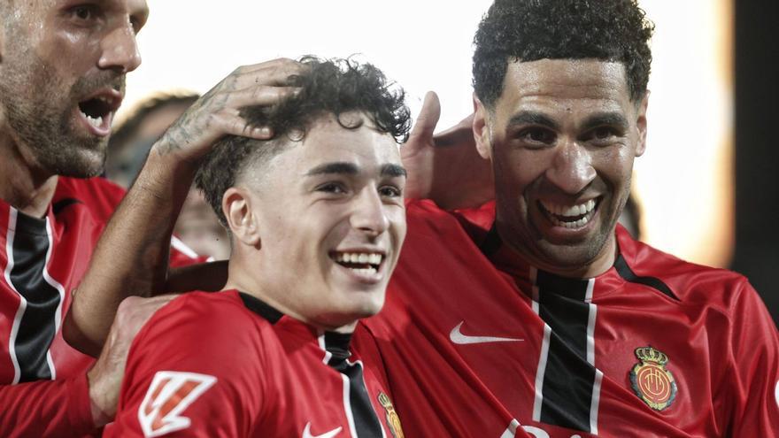 Vedat Muriqi (li.) und Jan Virgili (Mi.) sind seit Wochen Real Mallorcas Lebensretter. Nun überzeugte auch mal Omar Mascarell (re.). | FOTO: MANU MIELNIEZUK