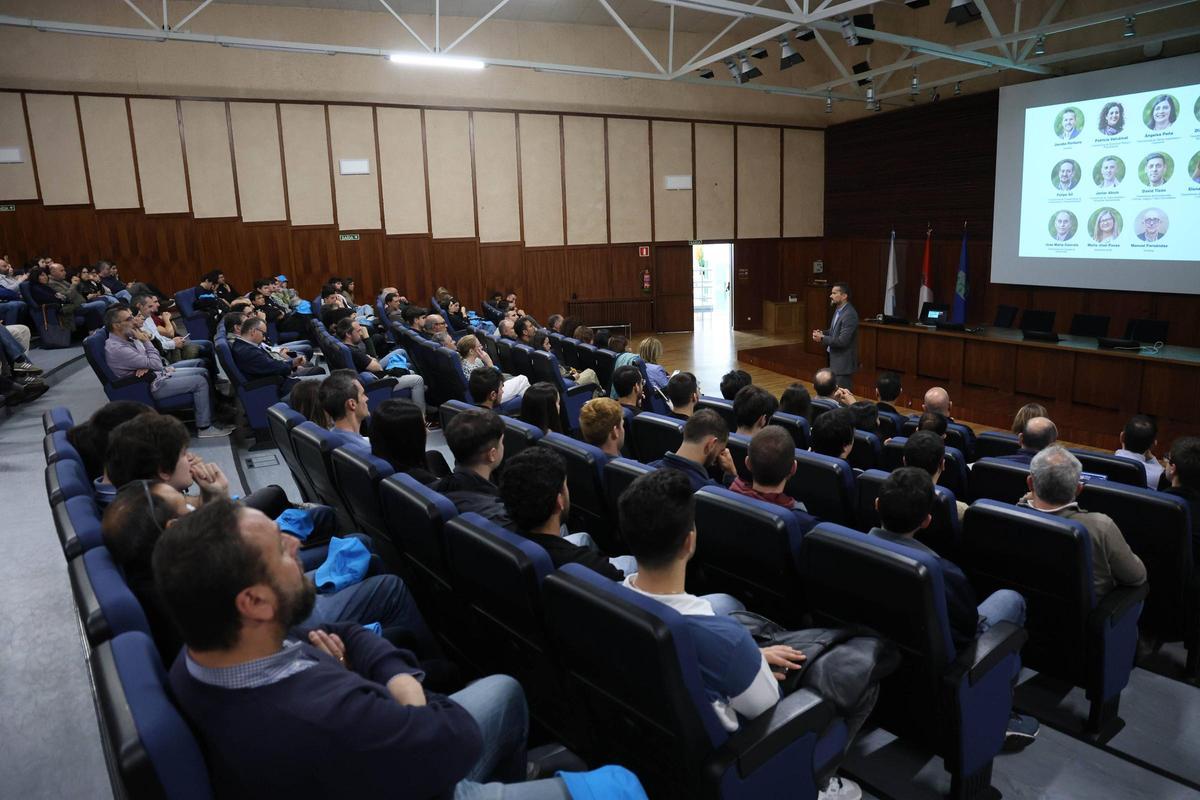 Más de un centenar de personas asistieron al acto de ConSenso en Industriales.