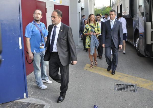 Apoteósica llegada del Real Zaragoza al Ciudad de Valencia.