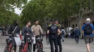 Simulan un accidente entre un patinete y una furgoneta para robar herramientas valoradas en 1.500 euros