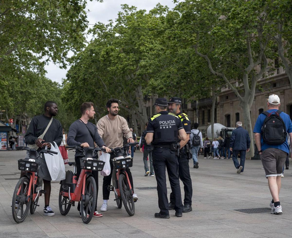 BCN vol que els turistes paguin les multes al moment BCN vol que els turistes paguin les multes al moment