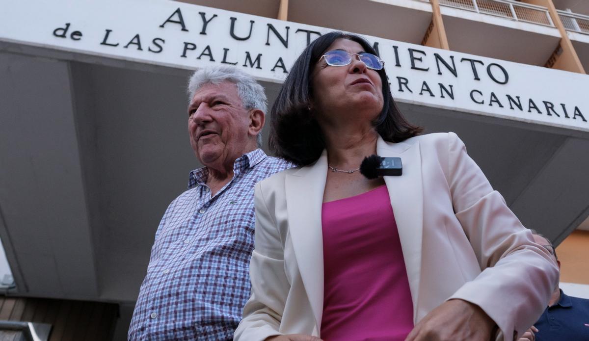 Pedro Quevedo junto a Carolina Darias el primer día del nuevo gobierno municipal de Las Palmas de Gran Canaria
