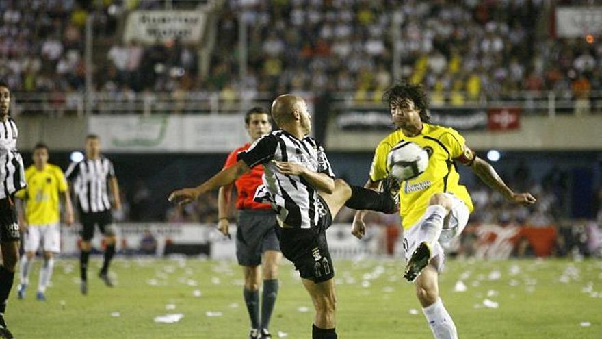 Tote intenta marcharse de De la Fuente durante el partido de ayer.