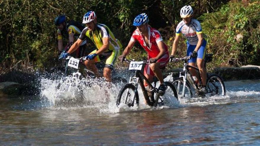 Más de 200 ciclistas participan en la Volta Terra de Neria