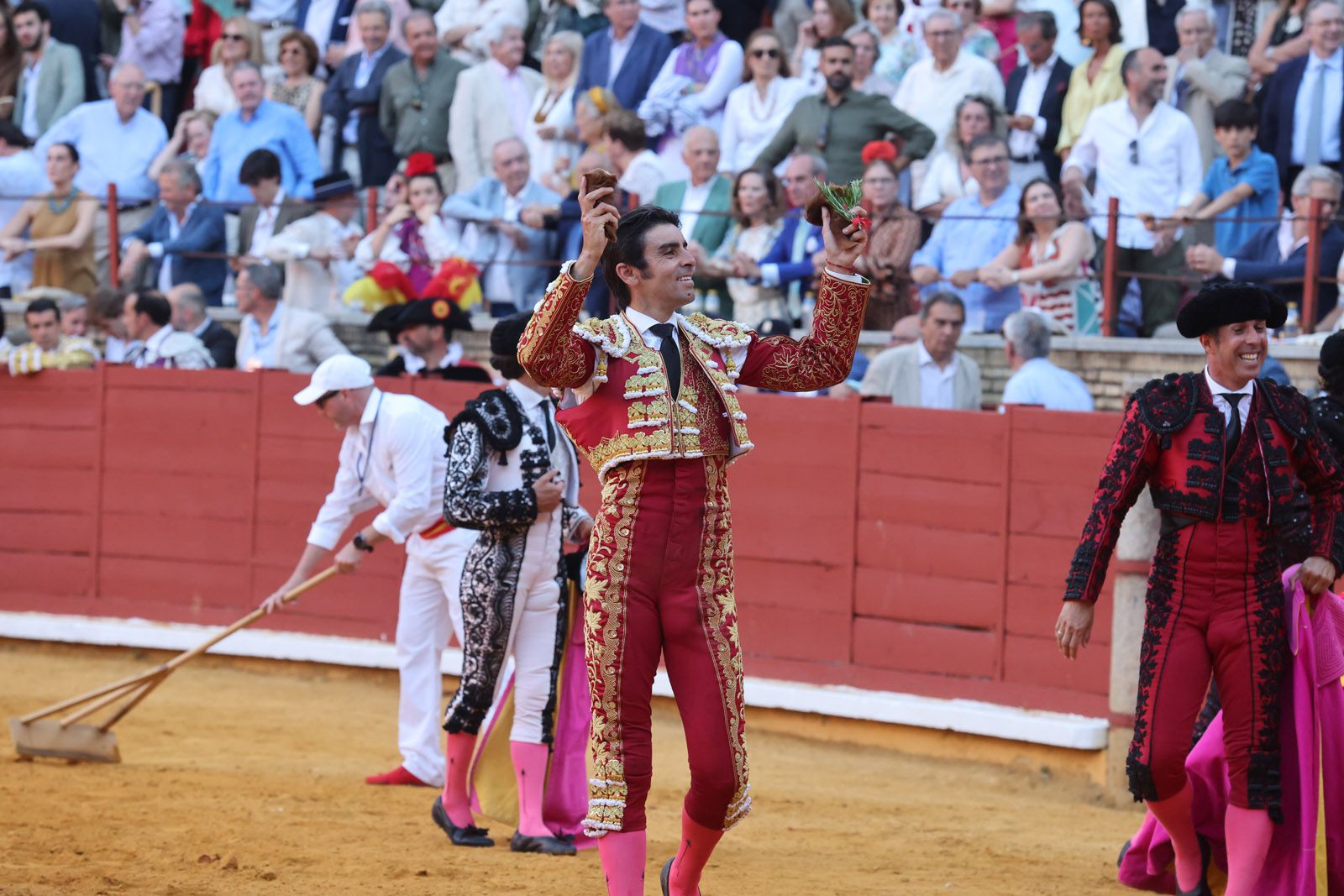 Migie Ángel Perera sale a hombros de Los Califas