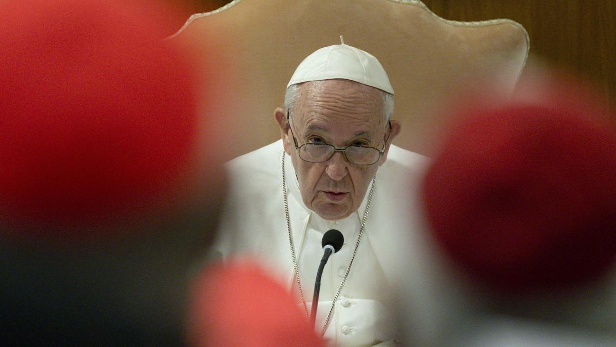 El papa Francisco, durante la reunión cardenalicia, este lunes en el Vaticano.
