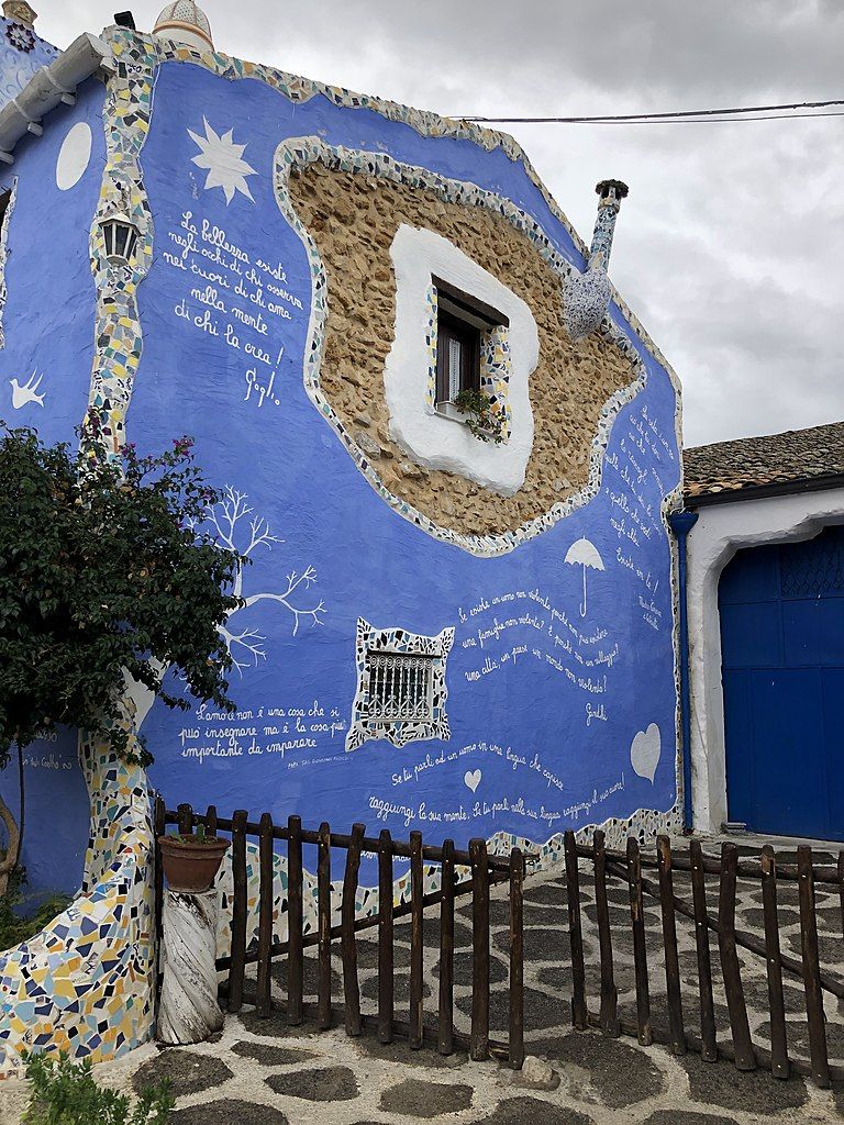 ¿Barcelona? No, borgo Parrini, en Sicilia.