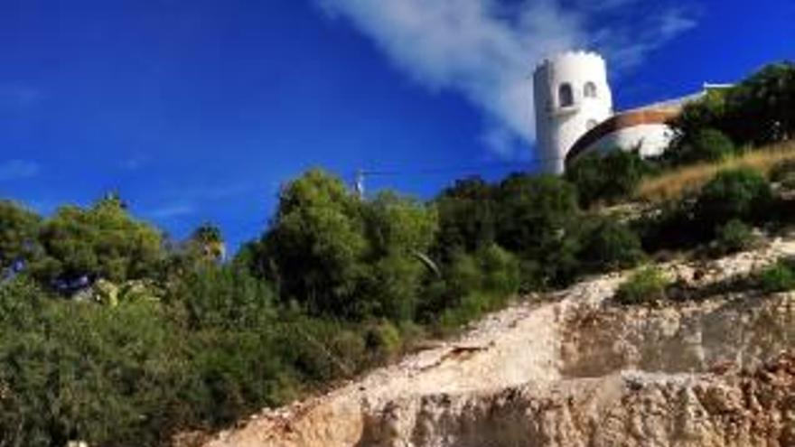 La piqueta ha borrado la estructura del chalé (a la derecha).