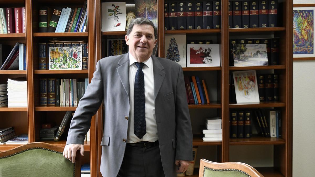 Larrosa Amante, en su despacho del Palacio de la Justicia, sede de la Audiencia Provincial de Murcia.
