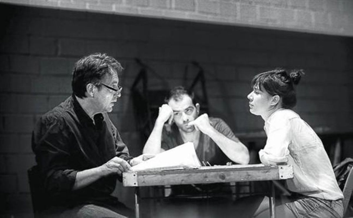 Treball de taula 8 David Selvas observa Ramon Madaula i Carlota Olcina durant un assaig d’’Oleanna’, de David Mamet. Treball de taula 8 David Selvas observa Ramon Madaula i Carlota Olcina durant un assaig d’’Oleanna’, de David Mamet.
