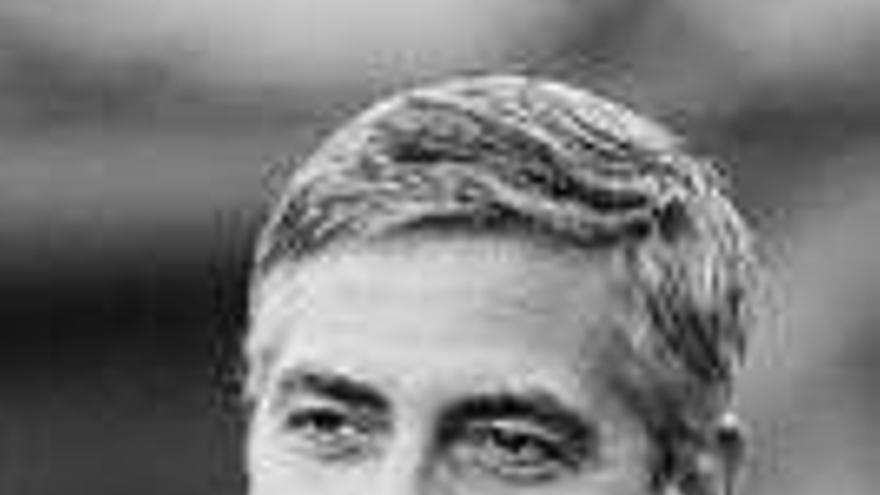 Clooney lleva una sátira política a Venecia