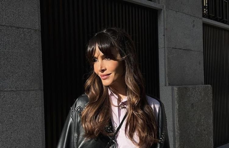 Rocío Osorno con camisa y chaqueta de Zara