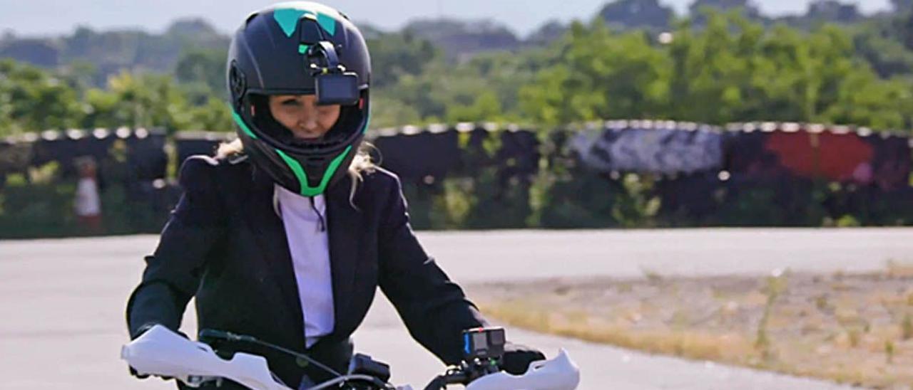 Cristina Cifuentes en motocicleta (Cuatro).