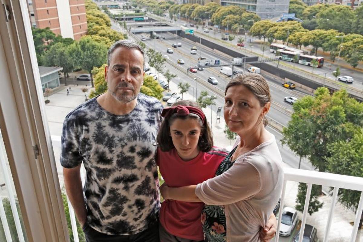 Francisco Bermúdez y su familia, afectados por el ruido de la Gran Via de L'Hospitalet.