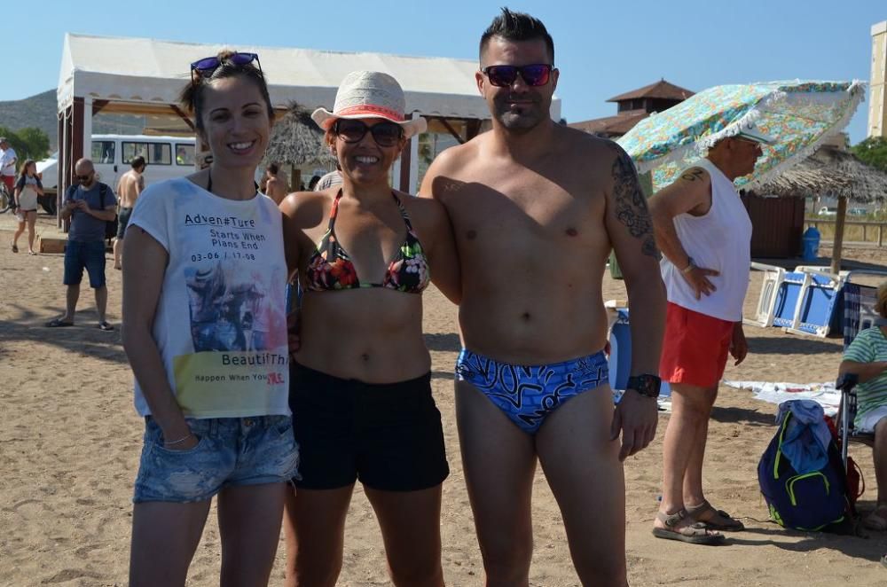 Más de 200 participantes 'se mojan' por la esclerósis múltiple en Playa Paraíso