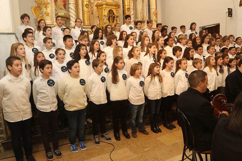 Ilusión navideña con canto coral y encendido de luces en Sant Josep.