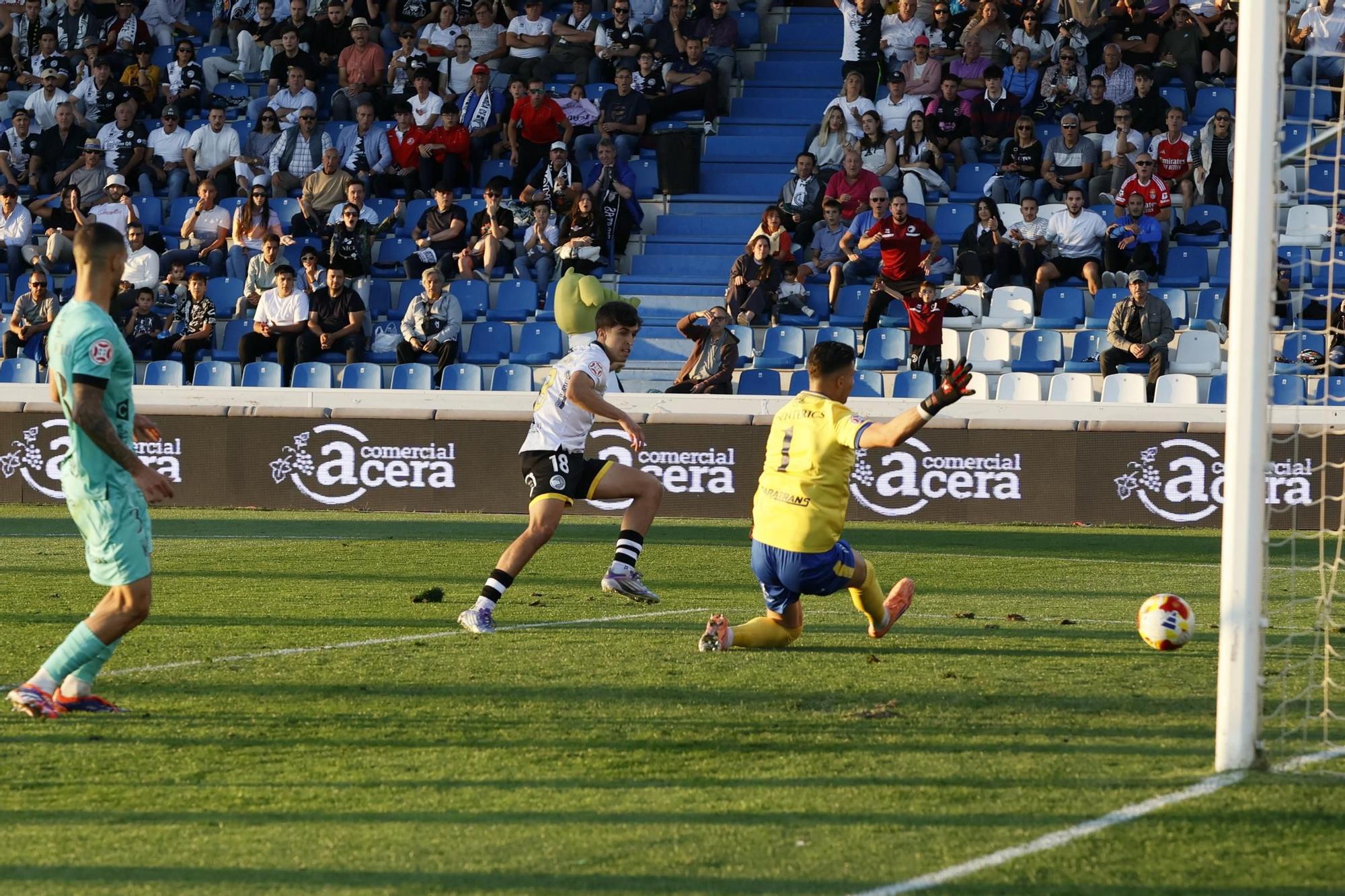 FOTOGALERÍA: Las imágenes de la derrota del Mérida en Salamanca (2-0)